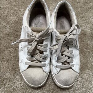 Steven White Sneakers